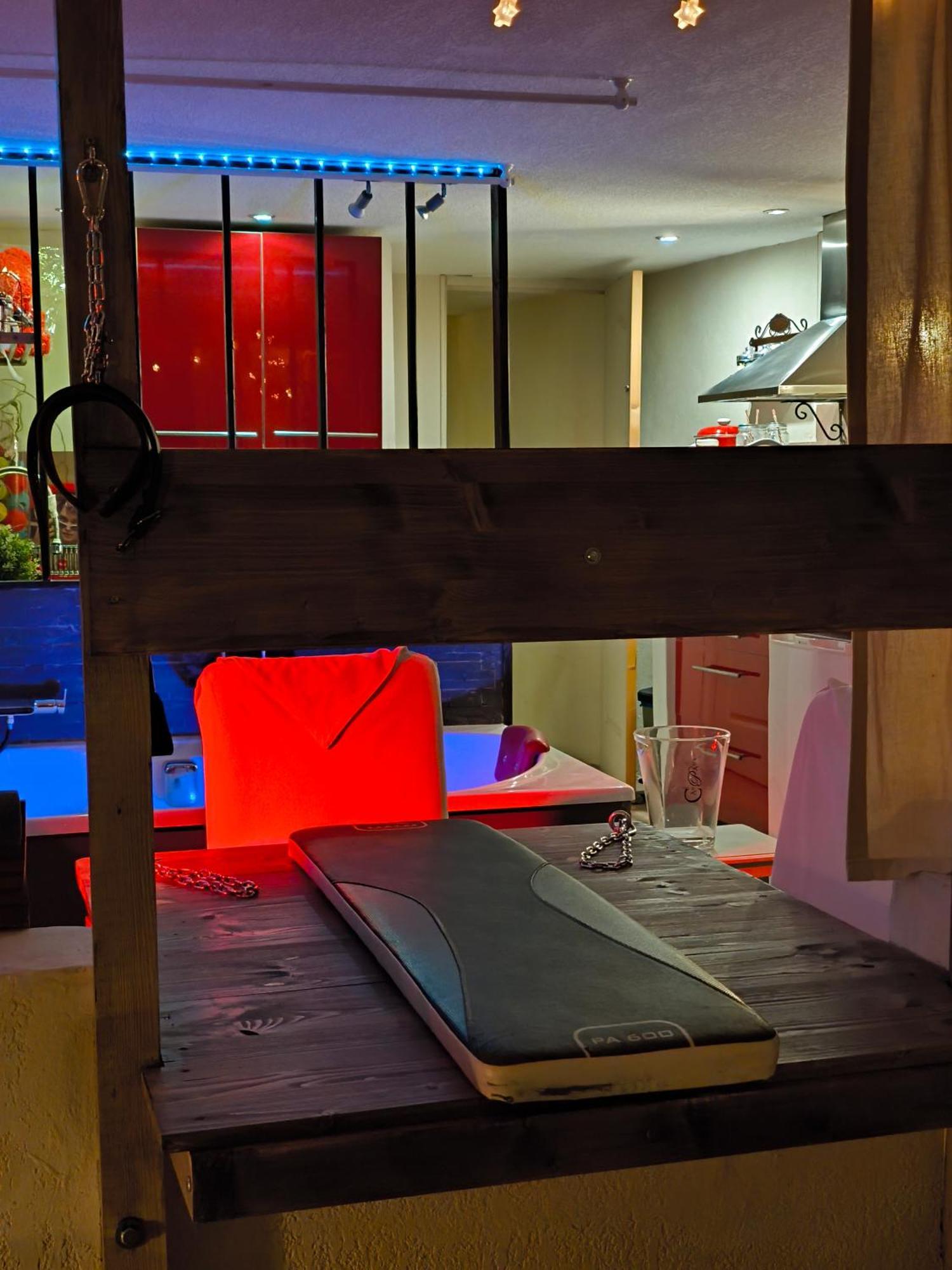Love-Room Discret 40 M2 Bormes Les Mimosas Village Avec Terrasse Exteriér fotografie